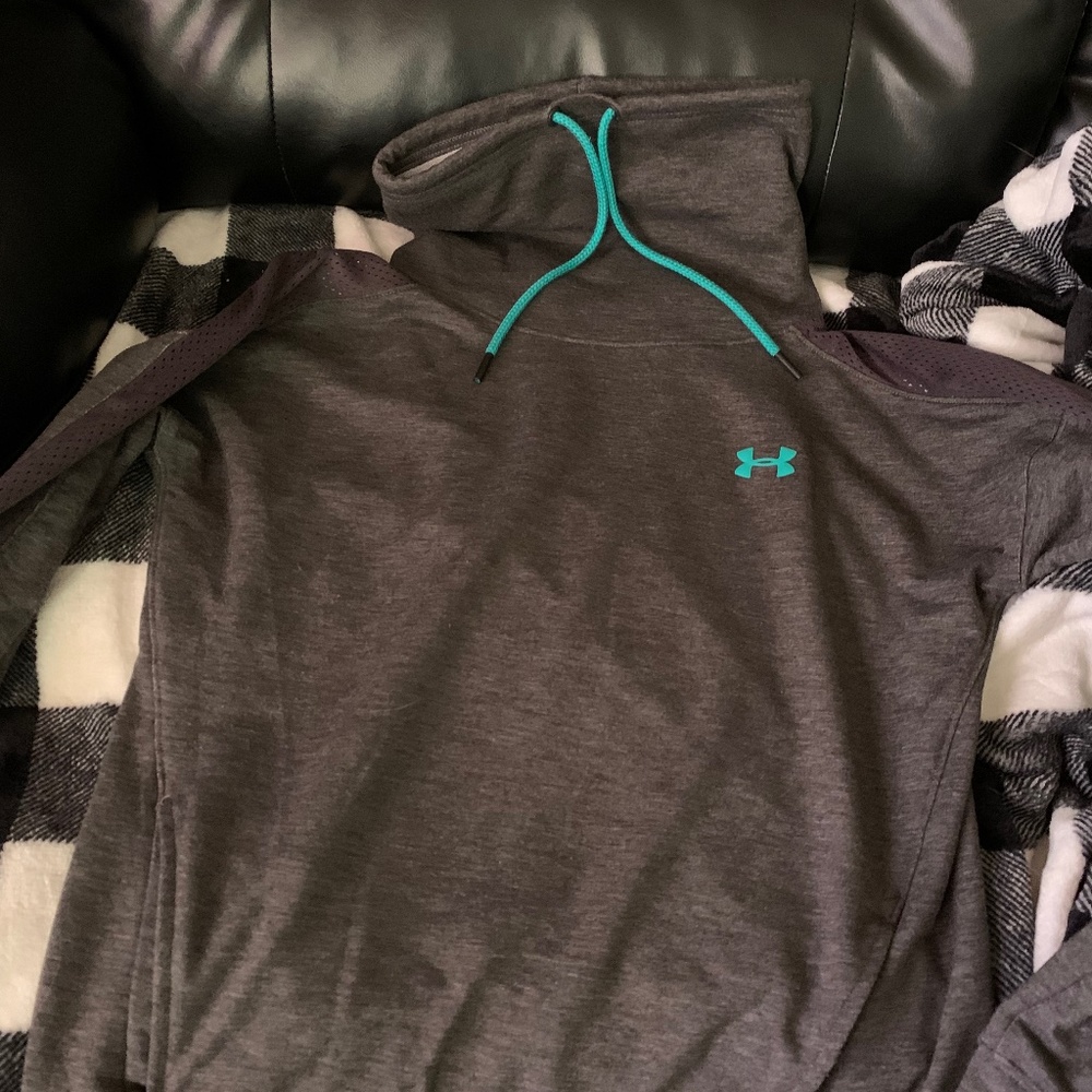 Under armor sweatshirt/hoodie